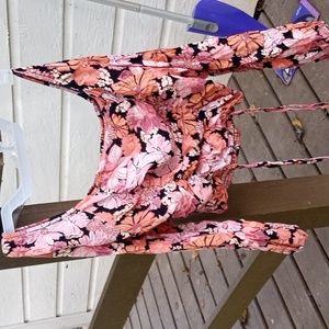 🟢BOGO🟢Floral Cropped Top